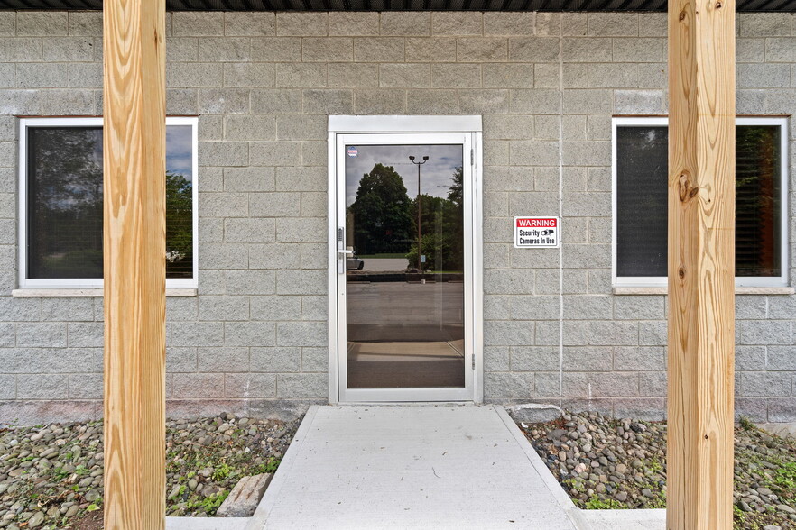 More Photos Of 4 Corwin Ct, Newburgh Medical For Sale