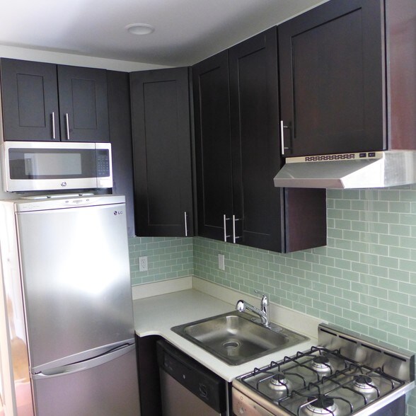 More Photos Of 197 Madison St, New York Apartments For Sale