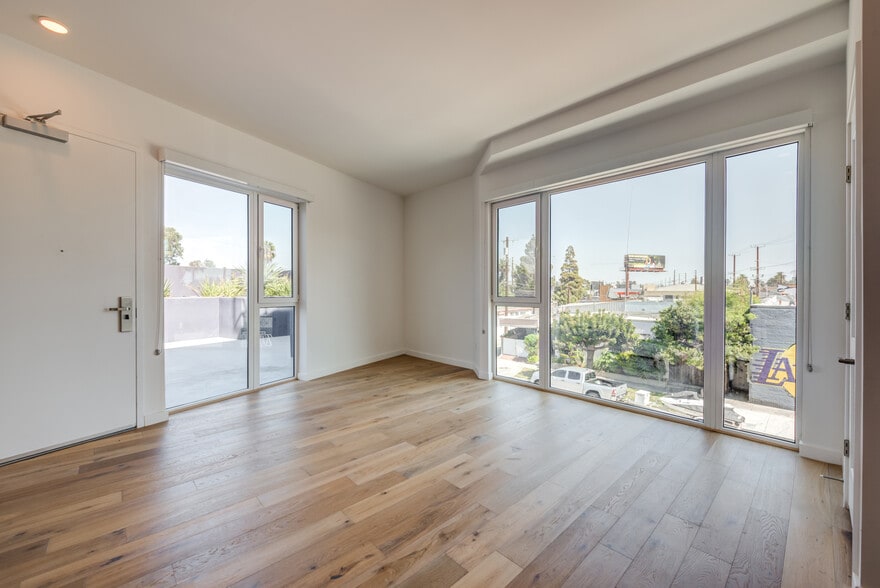 More Photos Of 5135 W Adams Blvd, Los Angeles Apartments For Lease