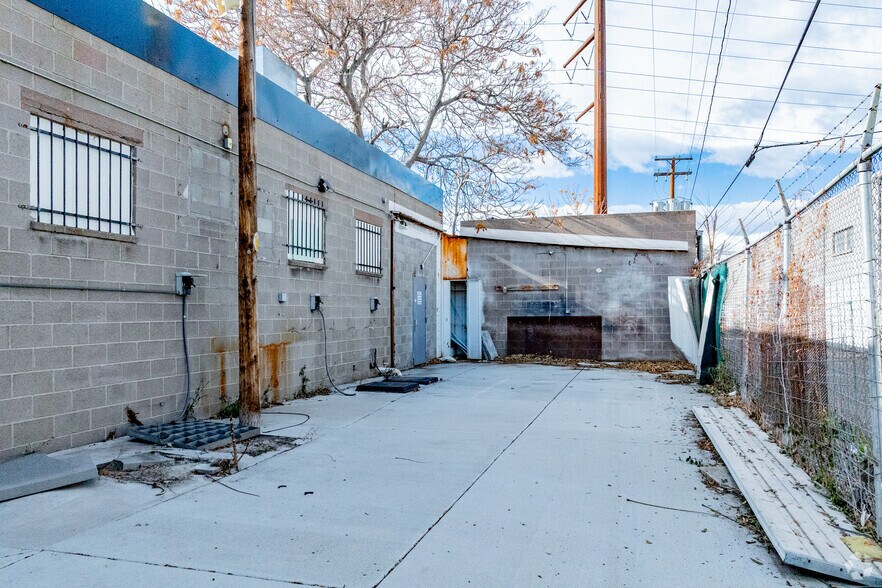 More Photos Of 1001 W Center Ave, Denver Warehouse For Lease