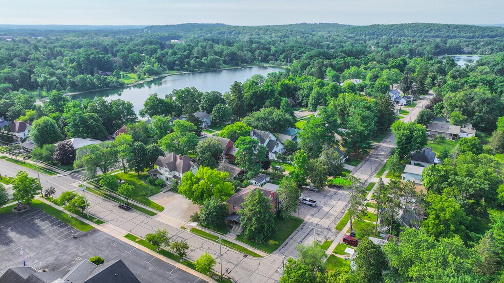 More Photos Of 109 W Lake St, Waupaca Healthcare For Sale