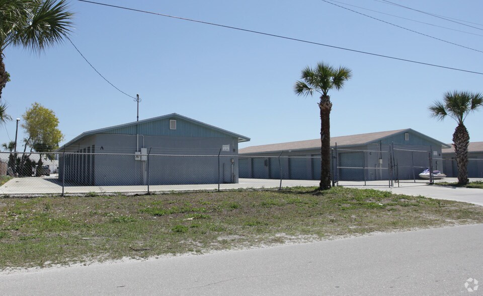 More Photos Of 830 Buttonwood Dr, Fort Myers Self Storage For Sale