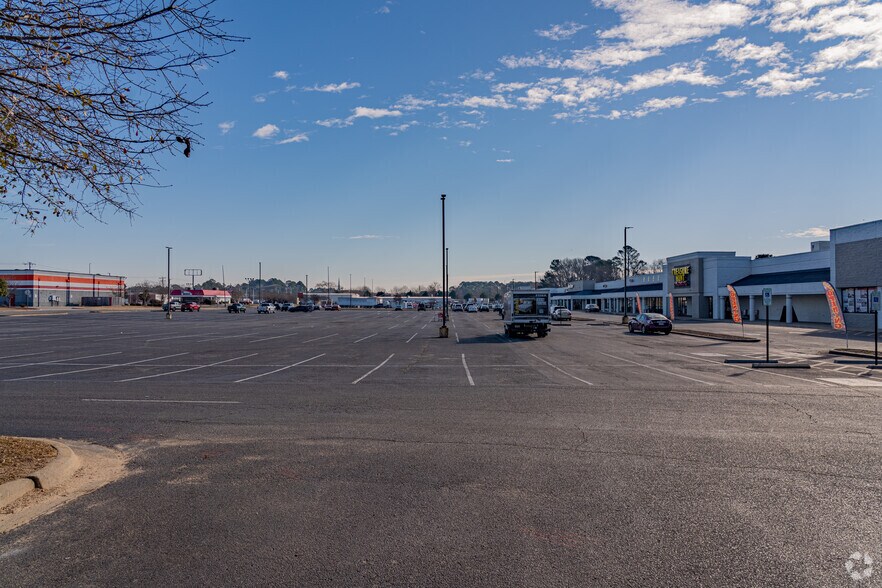 More Photos Of 1308-1320 W Grantham St, Goldsboro General Retail For Sale