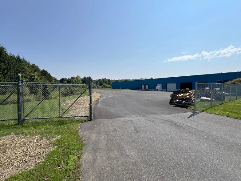 More Photos Of 1210 Route 9, South Schodack Warehouse For Lease