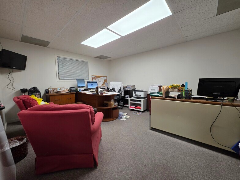 More Photos Of 29 Hunter Rd, Hilton Head Island Warehouse For Lease