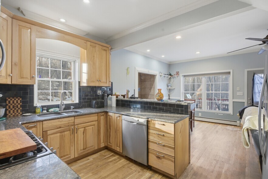 More Photos Of 106 Newport Bridge Rd, Warwick Multifamily For Sale