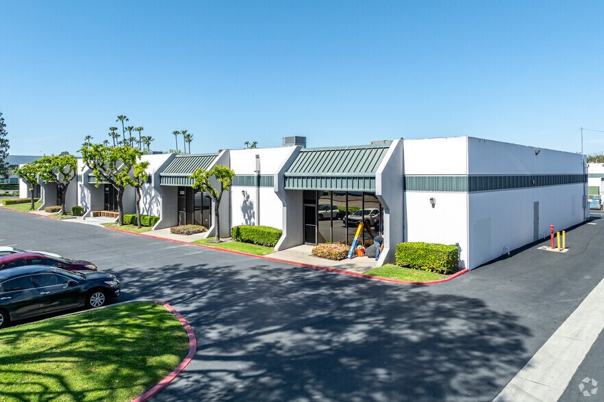 More Photos Of 3001-3095 S Harbor Blvd, Santa Ana Light Manufacturing For Lease