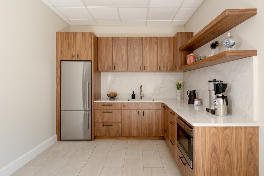 More Photos Of 1213 Culbreth Dr, Wilmington Office For Lease