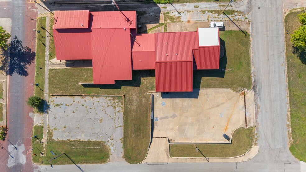 More Photos Of 116 E Robert S Kerr Blvd, Wynnewood Medical For Sale