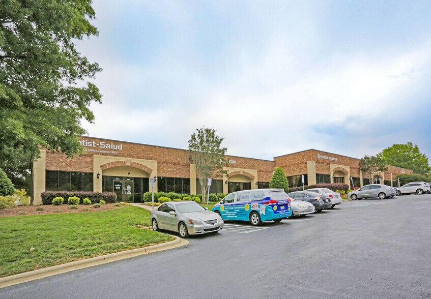 More Photos Of 2331 Crownpoint Executive Dr, Charlotte Unknown For Lease