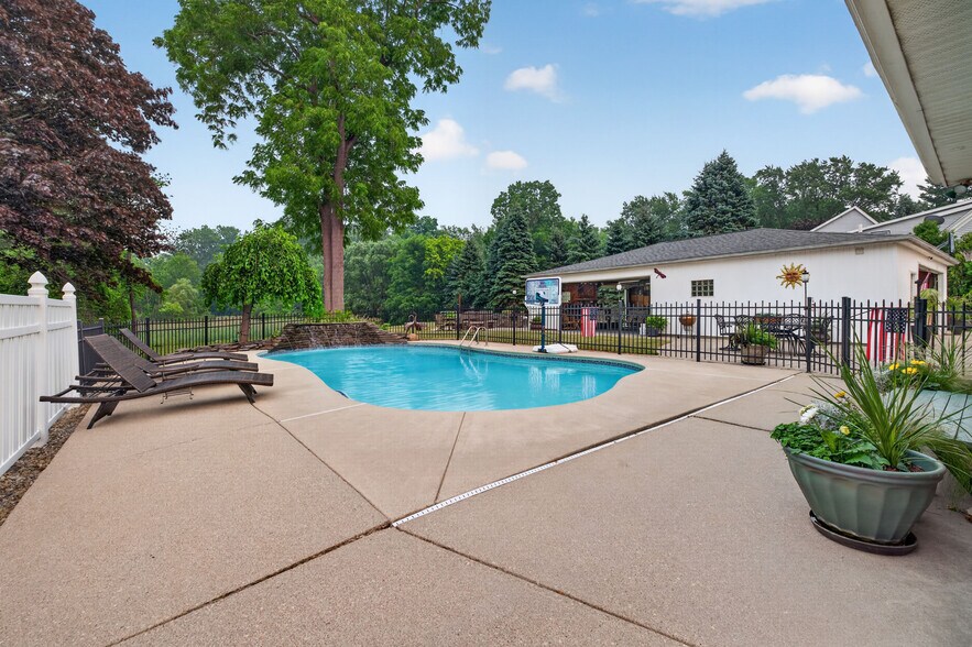 More Photos Of 3405 Orchard Park Rd, Orchard Park Office Residential For Sale