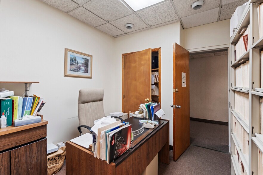 More Photos Of 230 Hilton Ave, Hempstead Office For Sale