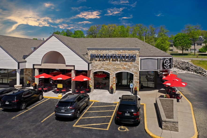More Photos Of 18900 W Bluemound Rd, Brookfield General Retail For Sale