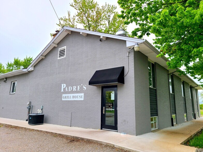 More Photos Of 394 Alfred St, Corunna Restaurant For Sale
