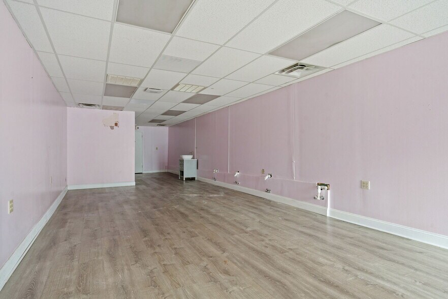 More Photos Of 175-179 Columbia Tpke, Rensselaer Storefront For Sale