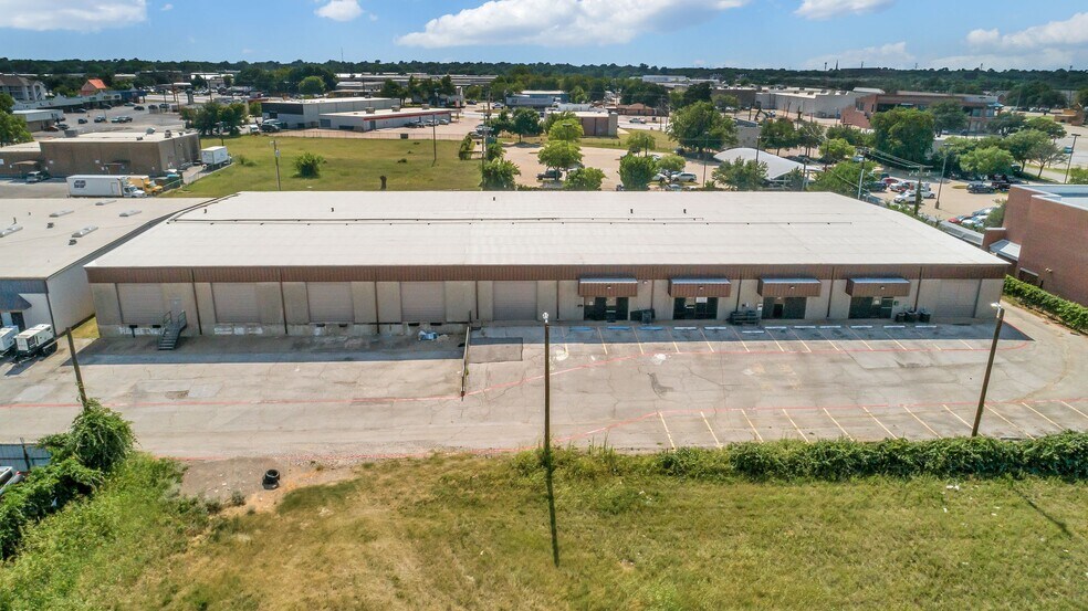 More Photos Of 801 Secretary Dr, Arlington Warehouse For Lease