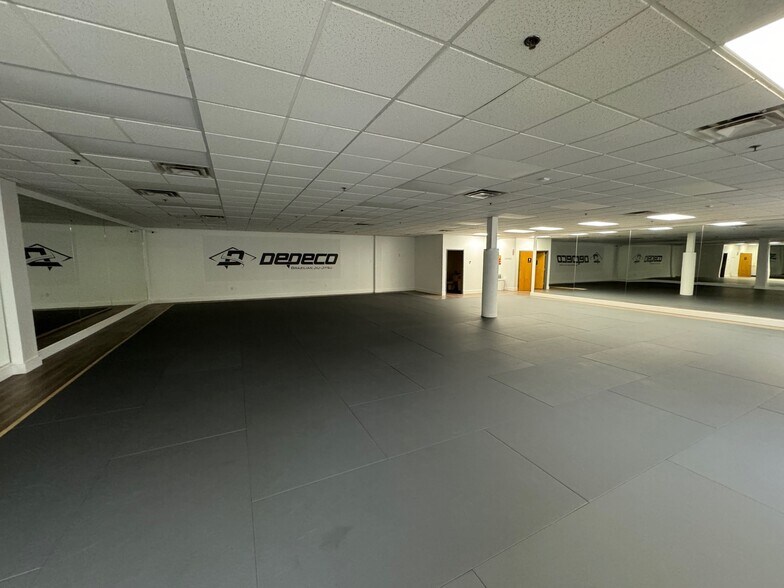 More Photos Of 293-317 Libbey Industrial Pky, Weymouth Light Distribution For Lease