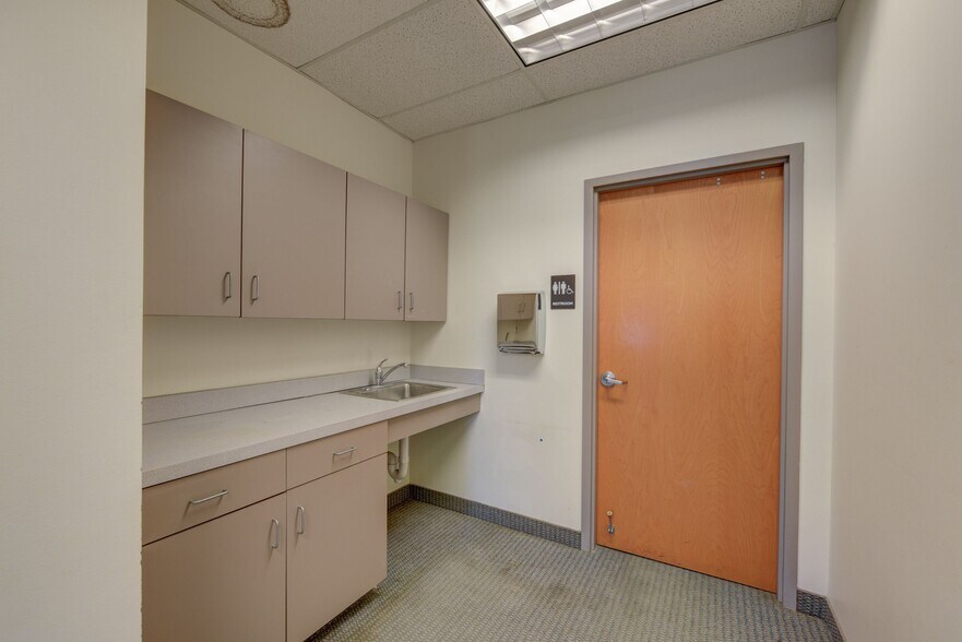 More Photos Of 1320 Taylor St, Elyria Warehouse For Lease