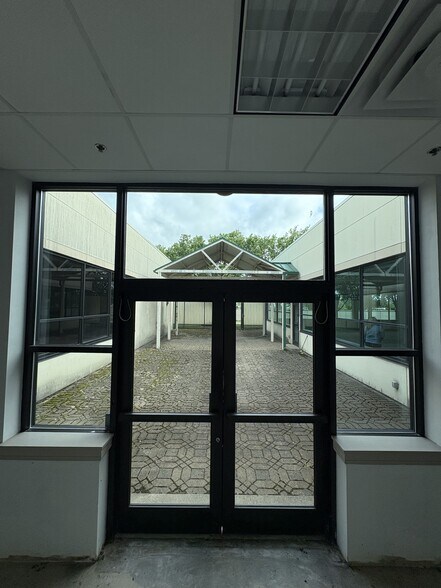 More Photos Of 5300 Kings Island Dr, Mason Office For Sale