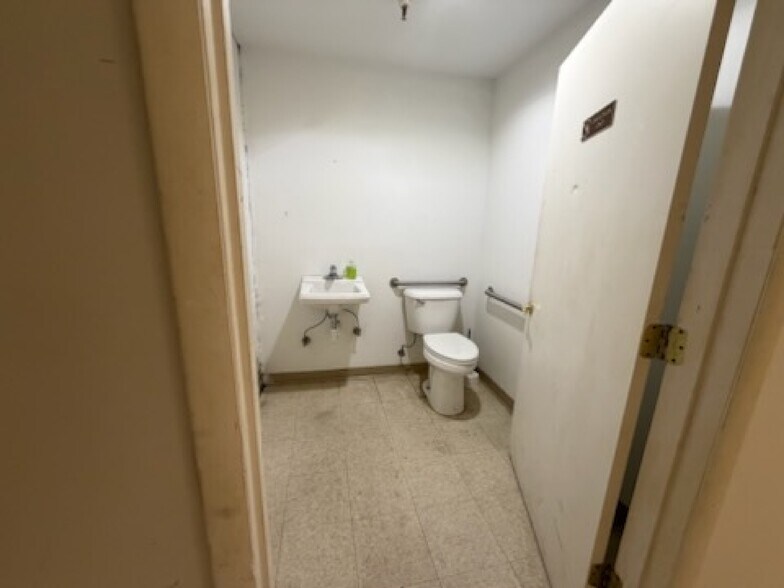 More Photos Of 177-297 Paragon Pky, Waynesville Freestanding For Lease