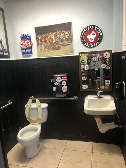 More Photos Of 3218 SE 6th Ave, Fort Lauderdale Restaurant For Sale