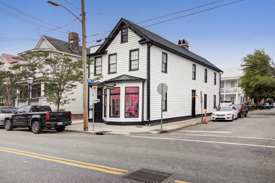 Primary Photo Of 84 Spring St, Charleston Storefront Retail Residential For Lease