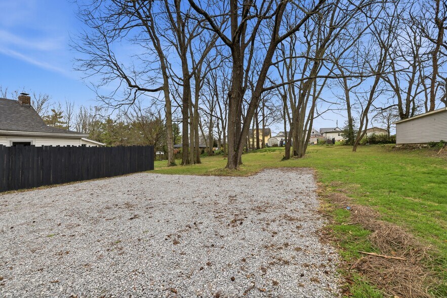 More Photos Of 202 E Walnut St, Danville Specialty For Sale