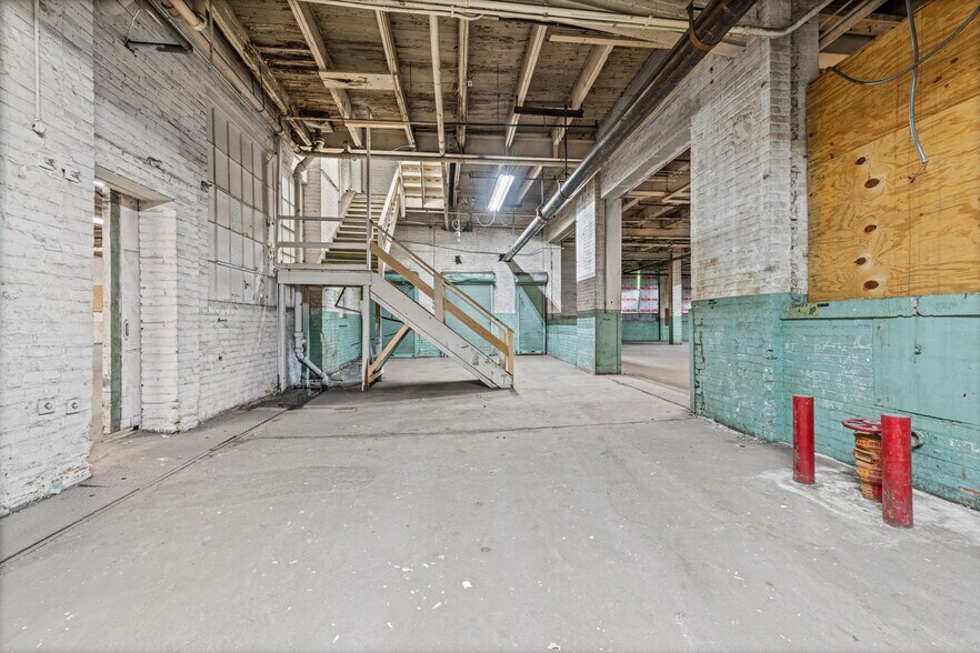 More Photos Of 4444 Lawton Ave, Detroit Warehouse For Sale