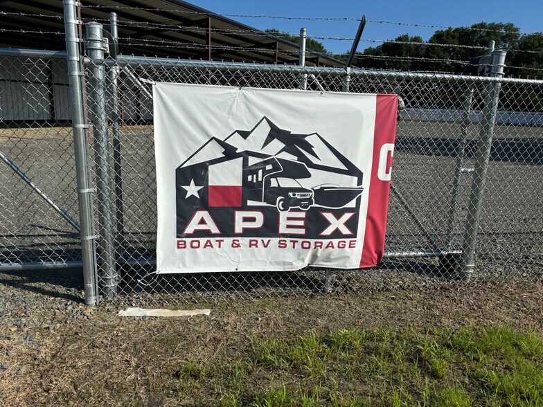 More Photos Of 504 Louise st, Atlanta Self Storage For Sale