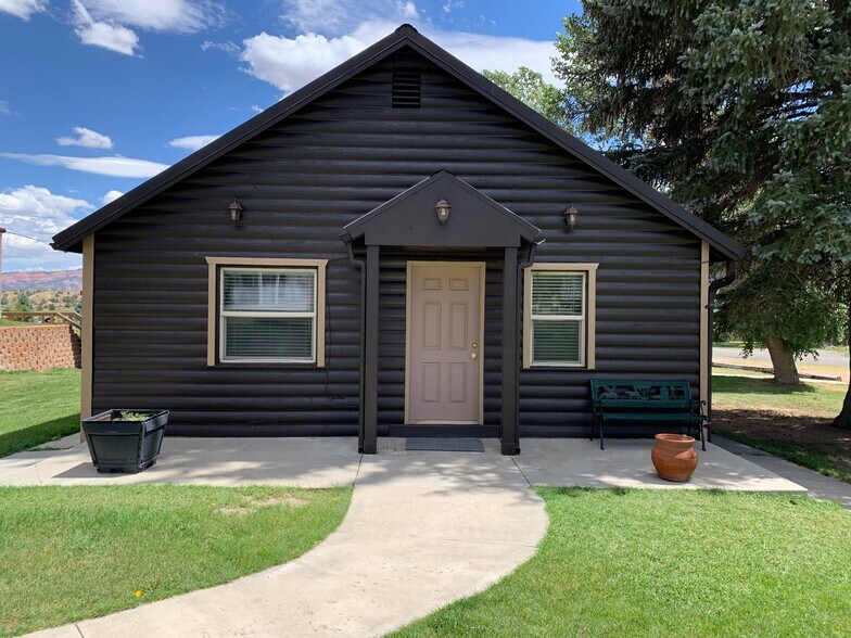 More Photos Of 177 S Main St, Hatch Hotel For Sale