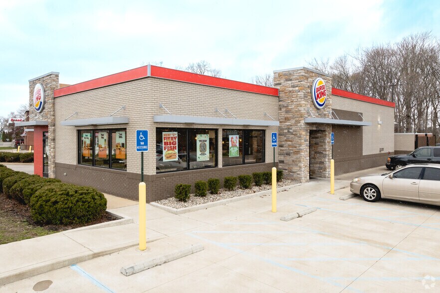 More Photos Of 837 W Chicago Blvd, Tecumseh Fast Food For Sale