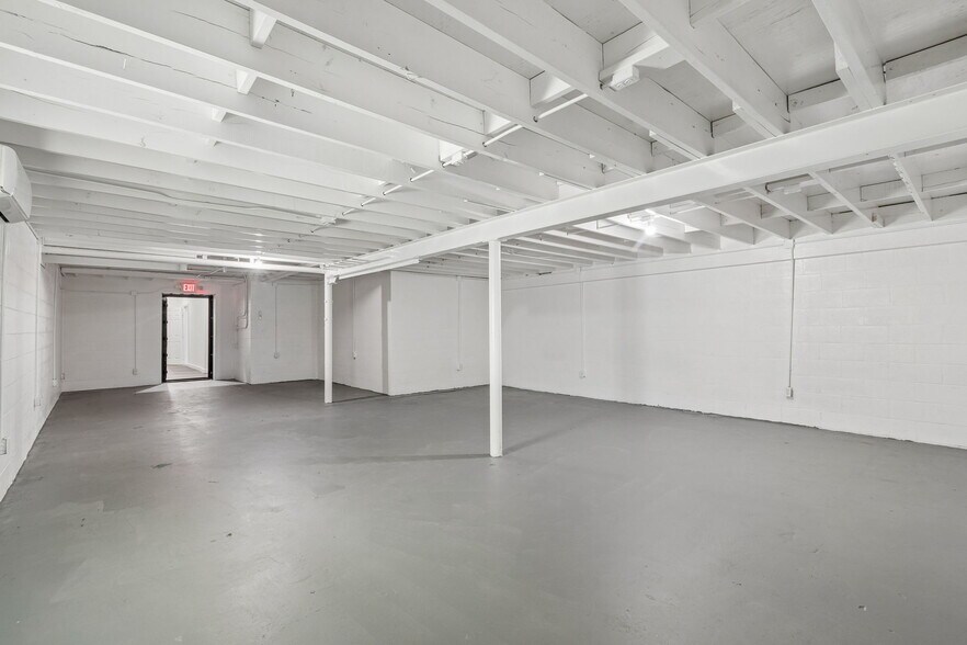 More Photos Of 6536 Lincoln Way N, Saint Petersburg Warehouse For Lease