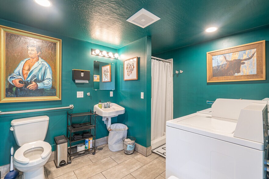 More Photos Of 1175 2nd St SE, Bandon Hotel For Sale