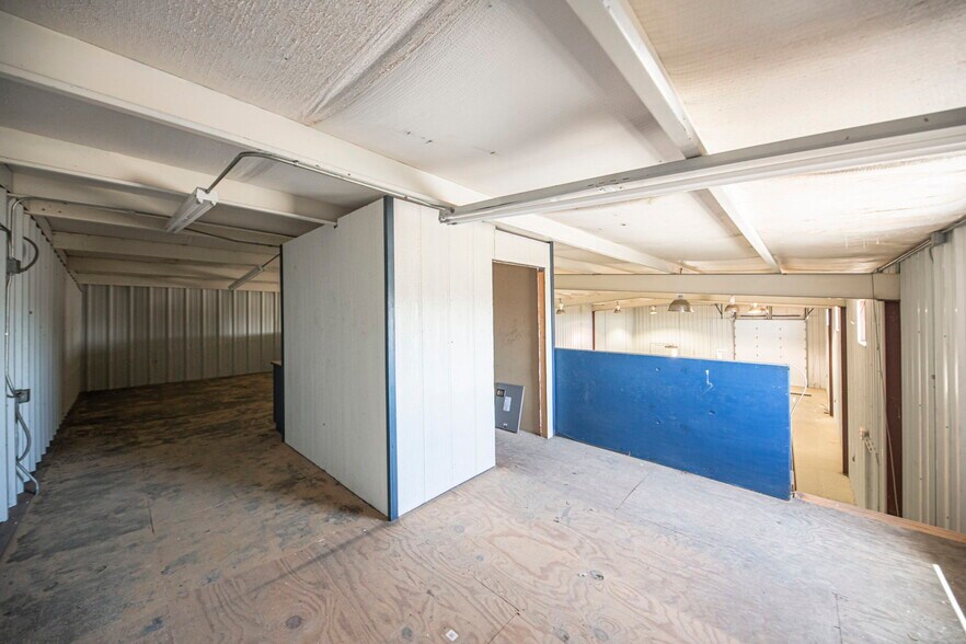 More Photos Of 850 W I-20, Penwell Warehouse For Lease