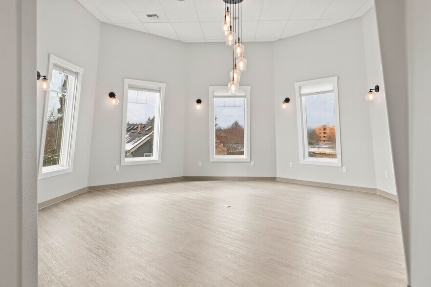 More Photos Of 350 Miller St SE, Salem Office For Sale
