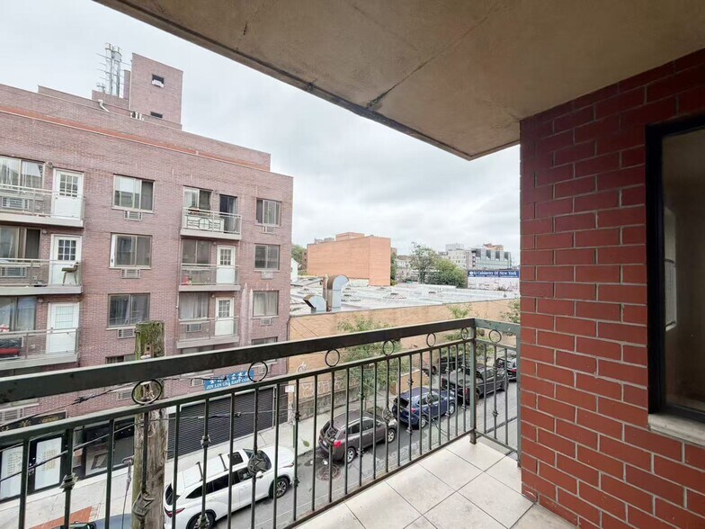 More Photos Of 4134 Haight St, Flushing Multifamily For Sale