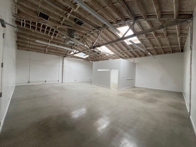 More Photos Of 9520 W Jefferson Blvd, Culver City Loft Creative Space For Lease