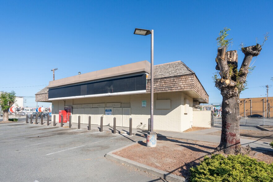 More Photos Of 324 23rd Ave, Oakland Convenience Store For Sale