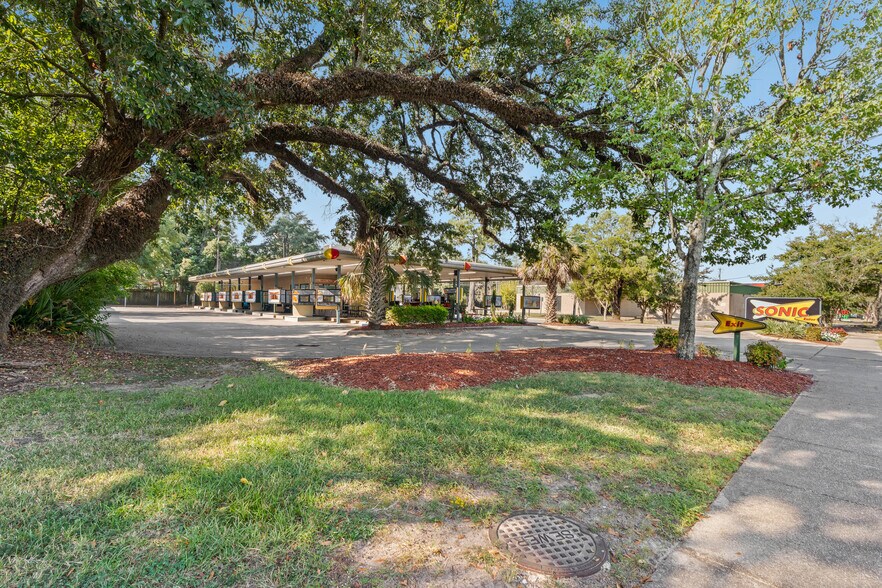 More Photos Of 1461 Spring Hill Ave, Mobile Fast Food For Sale