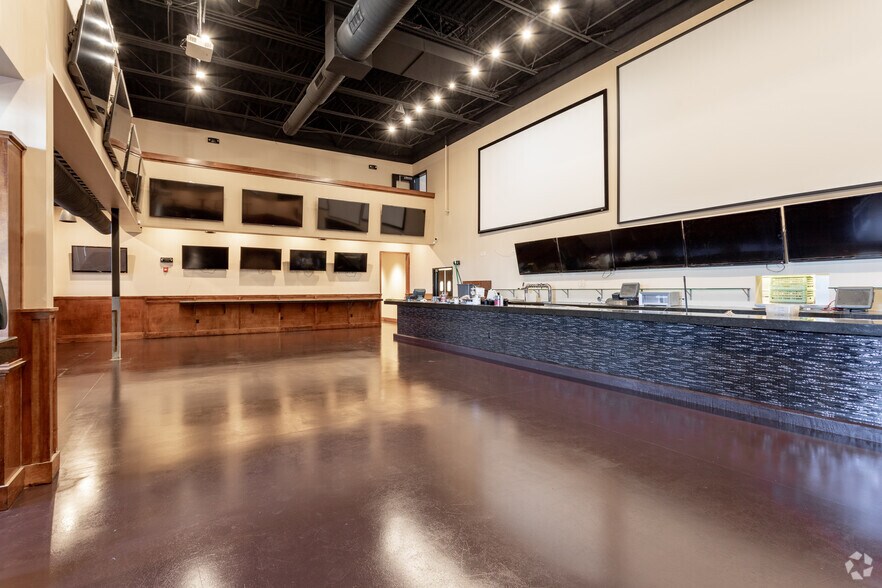 6301 W 135th St, Overland Park, KS 66223 - Retail For Lease Cityfeet.com