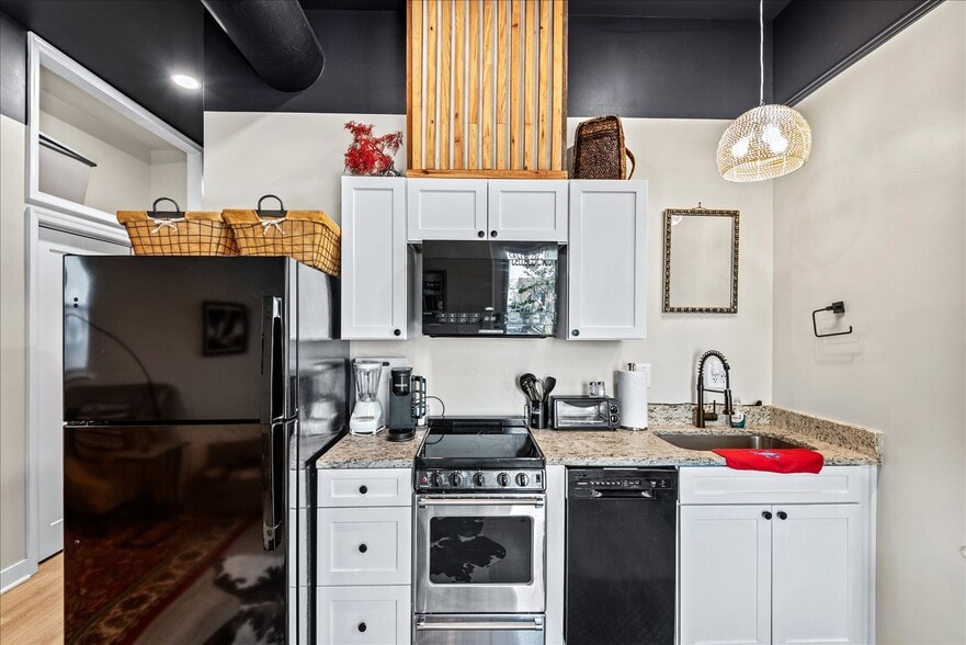 More Photos Of 10 Irving Ave N, Colonial Beach Apartments For Sale