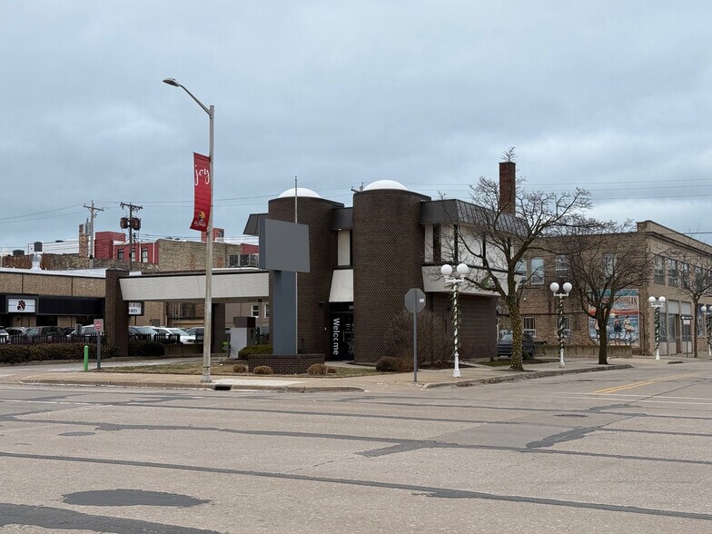 More Photos Of 300 Main St, Saint Joseph Bank For Sale