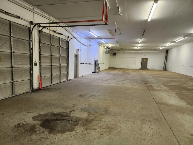More Photos Of 3940 N Grand River Ave, Lansing Warehouse For Sale