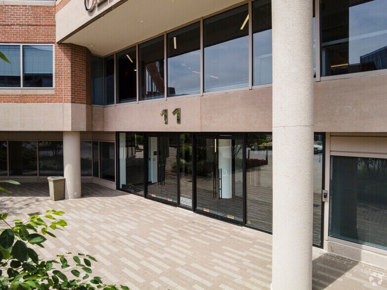 More Photos Of 11 Canal Center Plz, Alexandria Office For Lease