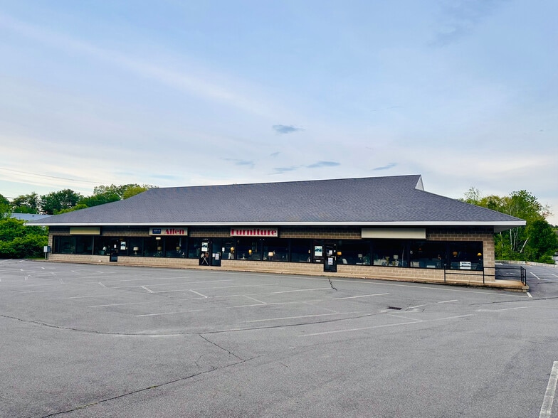 More Photos Of 97 Plaistow Rd, Plaistow Freestanding For Lease