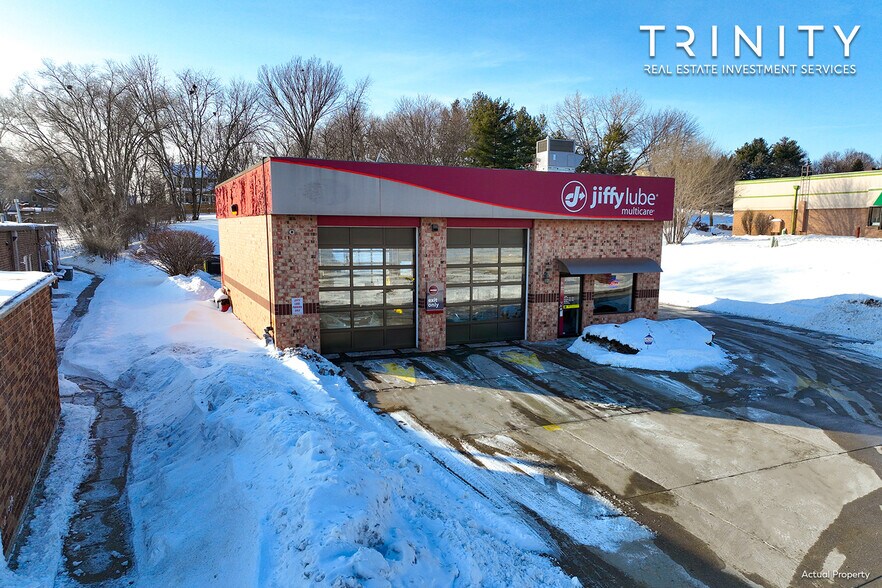 Primary Photo Of 1846 NW 86th St, Clive Service Station For Sale