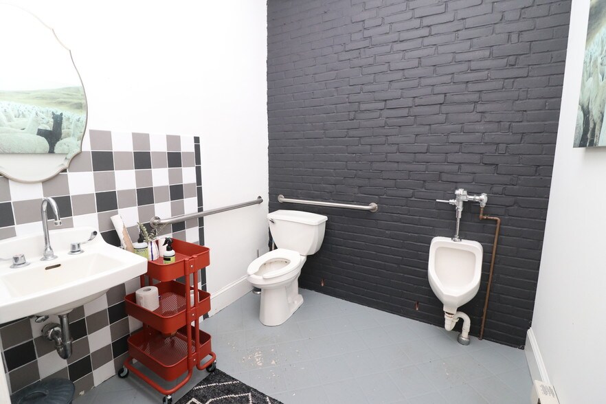 More Photos Of 214-218 S 4th St, Perkasie Warehouse For Lease