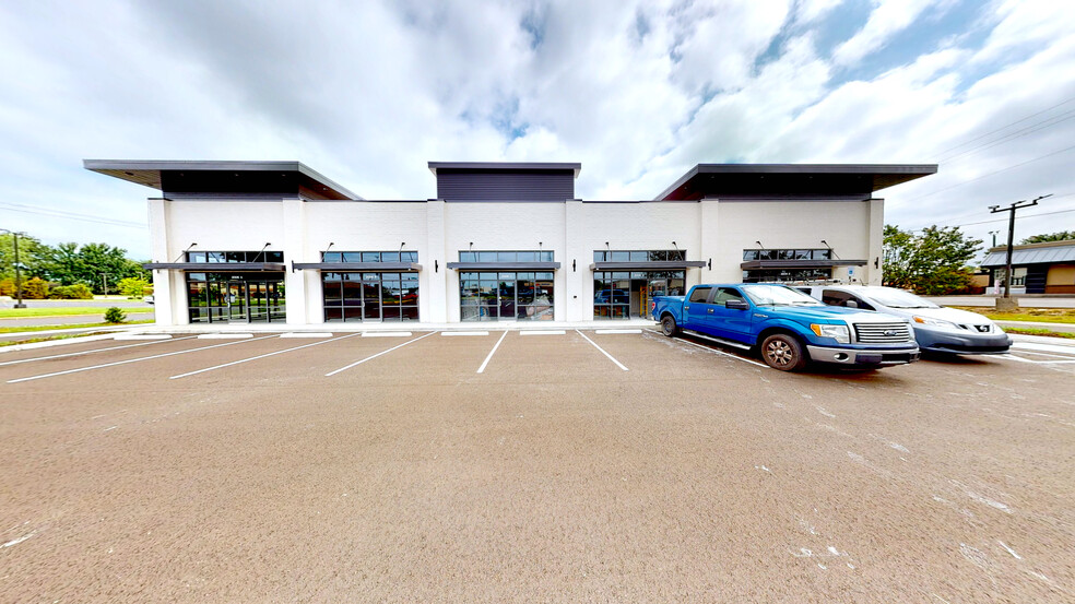 Primary Photo Of 2006 Memorial Blvd, Springfield Storefront For Lease