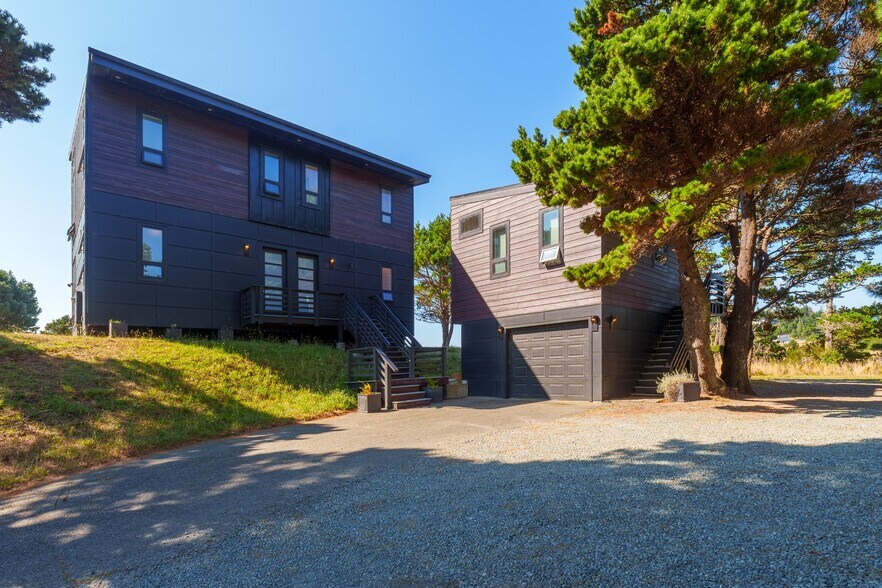 More Photos Of 409 Jackson St, Port Orford Specialty For Sale