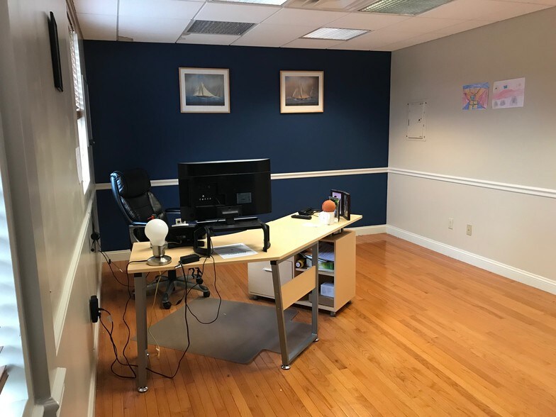 More Photos Of 960 Reservoir Ave, Cranston Office For Lease
